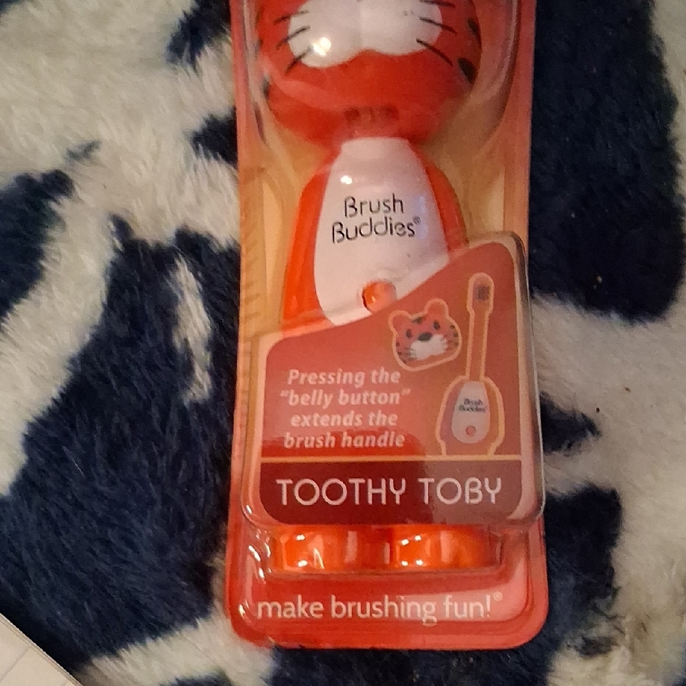 Poppin' Toothy Toby Kids Toothbrush - Orange - Picture 3 of 5